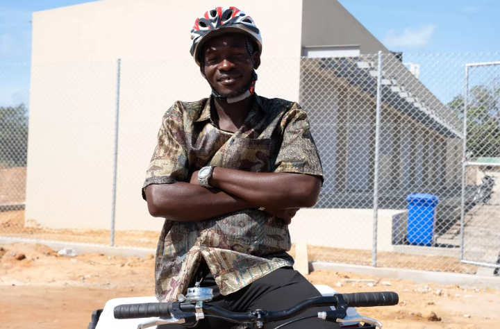 GainMocambique's tweet photo. “(Before) I’d often return from the boat with 5 kg of fish &amp; lose 1250MZN,” says Saide.

With bikes equipped with coolers &amp; ice, now he reaches ➕ families with fresher fish &amp; less loss.🚴‍♂️

Implemented with support from @NorwayInMoz .

 🎥 Watch his story: https://t.co/8Kp3IGujqo https://t.co/zuxF86M92A