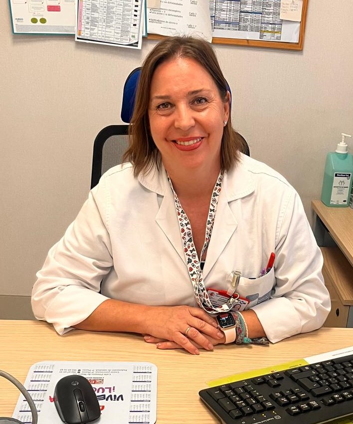 ℹ️El Área Sanitaria de Melilla ha completado el equipo directivo que lidera la puesta en marcha del Hospital Universitario. Hoy se han incorporado a sus puestos las nuevas directoras de Enfermería de Atención Hospitalaria, Noelia Vicente, y de Atención Primaria, Eva Luque.