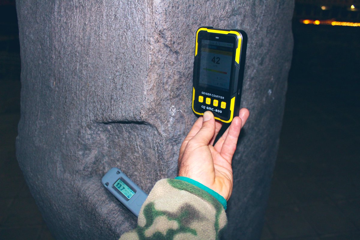 TrevorHawkeHRG's tweet photo. This erected standing stone, next to Plaza de Armas in #Cusco is most certainly of the artificial #Geopolymer #Neopolymer type.
Radiological measurements show that it is weakly radioactive🧐
Including gamma spectroscopy, identifying Uranium and Thorium isotopes present☢️ https://t.co/Nn5PdLjsCh