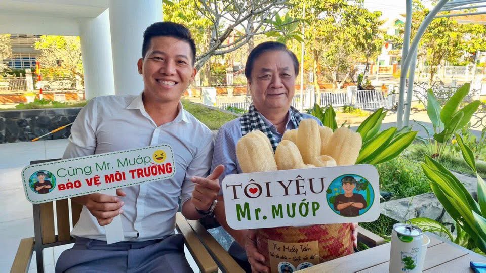 ✨ Xin được flex ngày hôm nay cùng Bác 6 Xích Lô của tui.🥰

Người đã gieo mầm tư duy khởi nghiệp đổi mới sáng tạo cho 2 thế hệ gia đình nhà Mướp, từ mẹ của Mướp cho đến Mướp ngày hôm nay.🥰🥰

Mình có món gì mới là mình thường hay gặp hoặc nhắn cho Bác 6