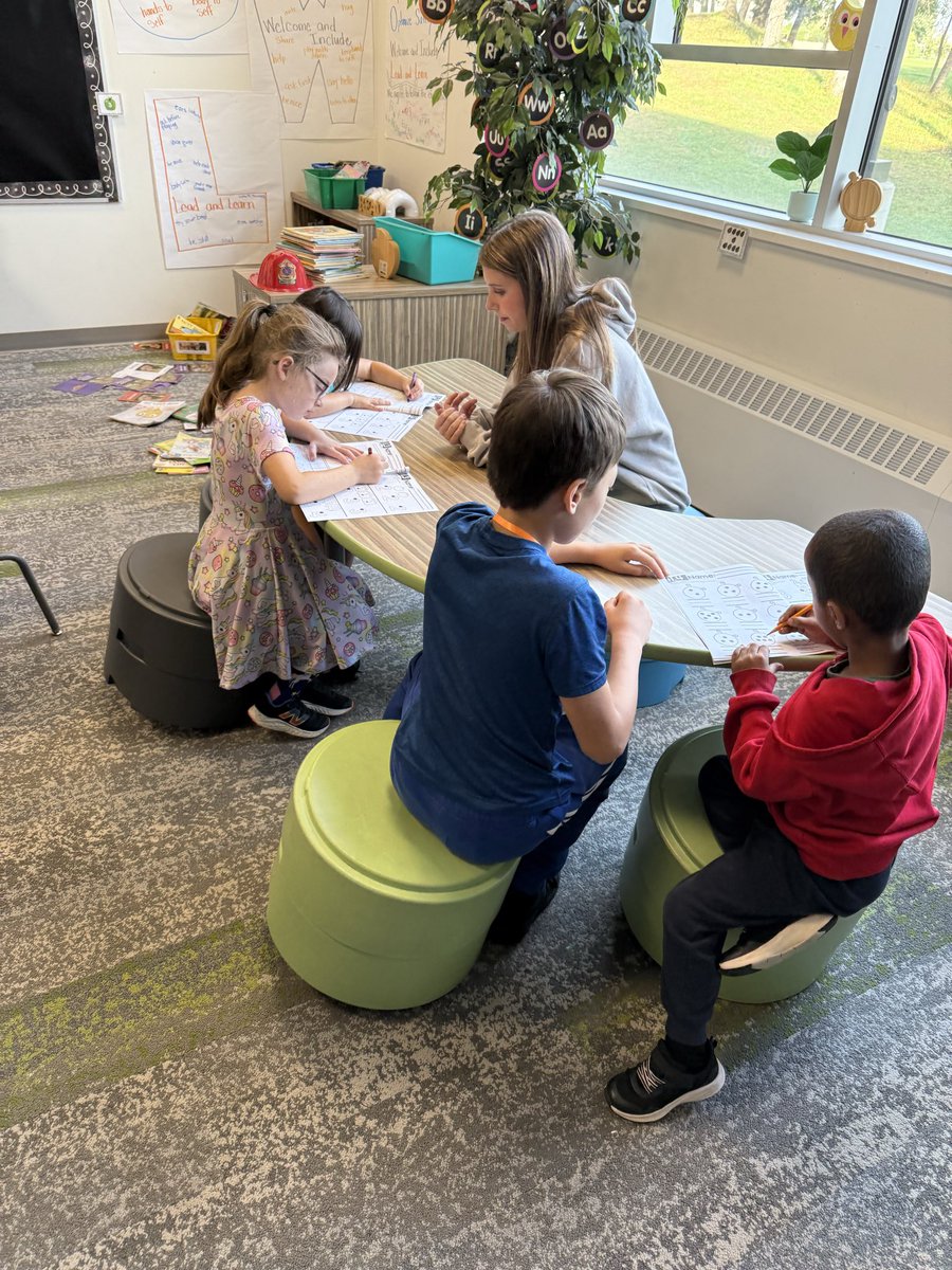 Some of our friends at Dakota Middle School came to read with kindergarten students today…what a fun collaboration #overlandrps