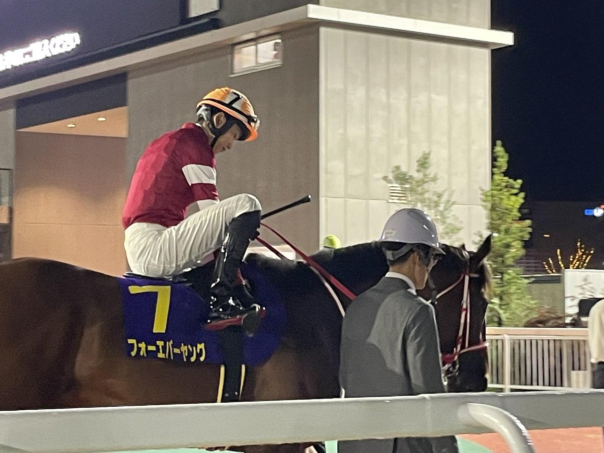 aki_1523's tweet image. 今日はフォーエバーヤングと坂井瑠星騎手の応援で船橋競馬場へ🐎
前に船橋競馬公式配信の仕事で行ったぶり!嬉しい〜🥳
赤と白でフォーエバーヤングコーデ❤️🤍
まさか生でエバヤンを見る日が来るなんて😭
本当に本当にカッコよかった。最強すぎる🐎❤️🔥
#日本テレビ盃
#坂井瑠星
#フォーエバーヤング