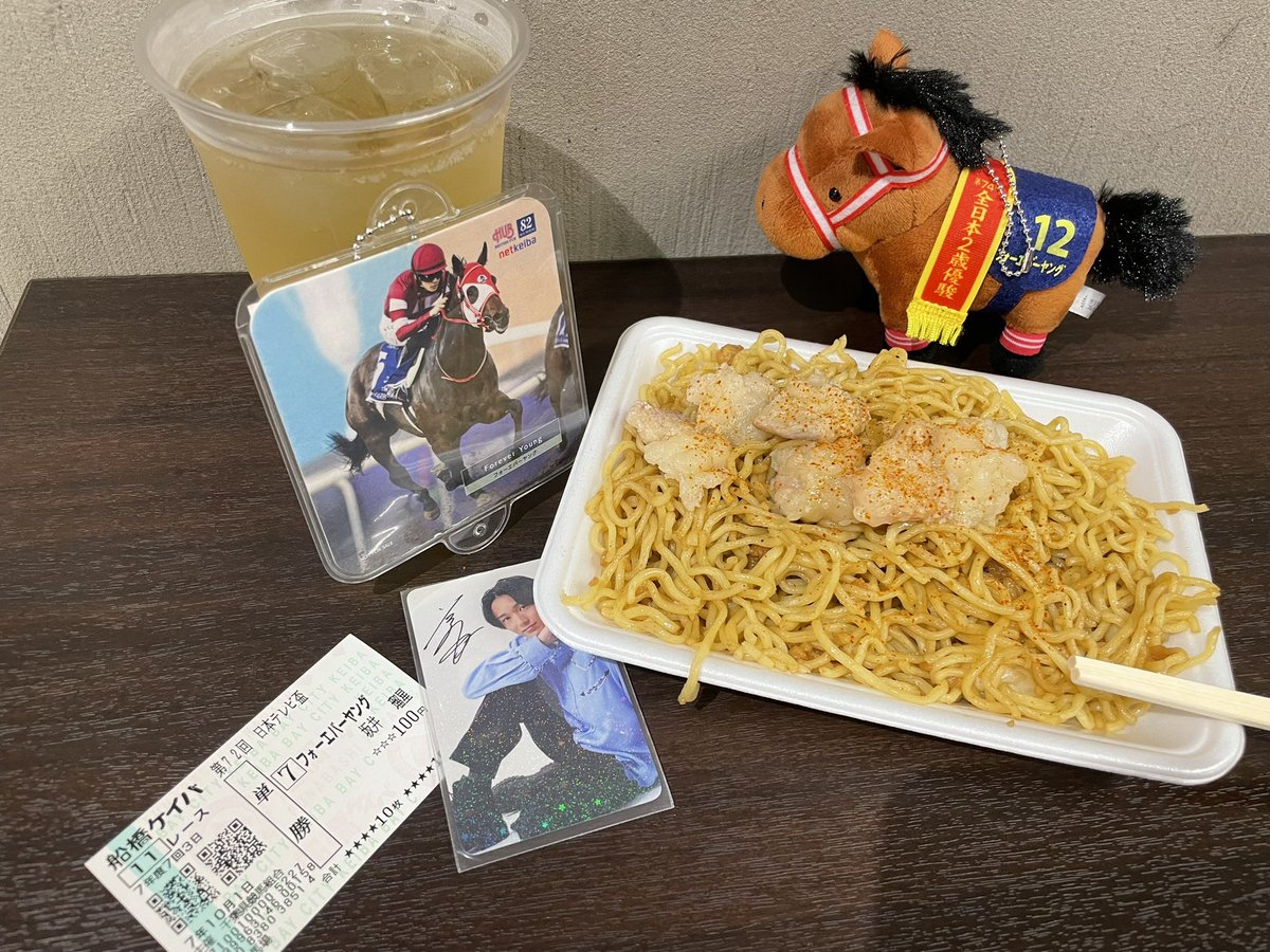 aki_1523's tweet image. 今日はフォーエバーヤングと坂井瑠星騎手の応援で船橋競馬場へ🐎
前に船橋競馬公式配信の仕事で行ったぶり!嬉しい〜🥳
赤と白でフォーエバーヤングコーデ❤️🤍
まさか生でエバヤンを見る日が来るなんて😭
本当に本当にカッコよかった。最強すぎる🐎❤️🔥
#日本テレビ盃
#坂井瑠星
#フォーエバーヤング