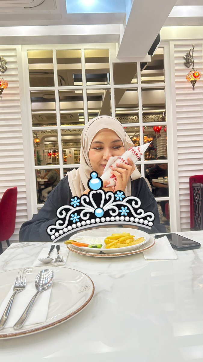 Pukul 11 tidur ❌
Pukul 11 makan nasi arab tengah KL ✅