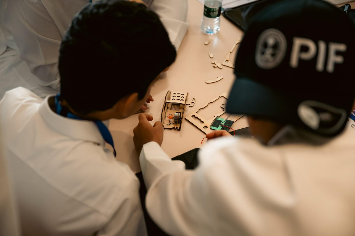 fiaextremeh's tweet photo. Today, Extreme H hosted Formula E’s Driving Force Programme in Riyadh, presented by PIF E360. Over 90 students explored how Extreme H, Formula E and the E1 Series, are helping to pioneer the future of sustainable mobility.
#ExtremeH #DrivingForce #PIFE360 #HydrogenFuture https://t.co/aGKs7OrYkX