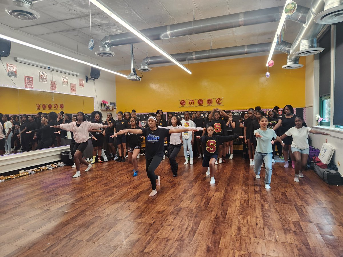 MsTedu's tweet image. 📣 Shout out to our Pathway scholar Miss Gabriella for teaching an engaging Dance Class at Kipp Strive Academy.

Excellent way to start National Arts &amp;amp; Humanities Month by volunteering to do this!
