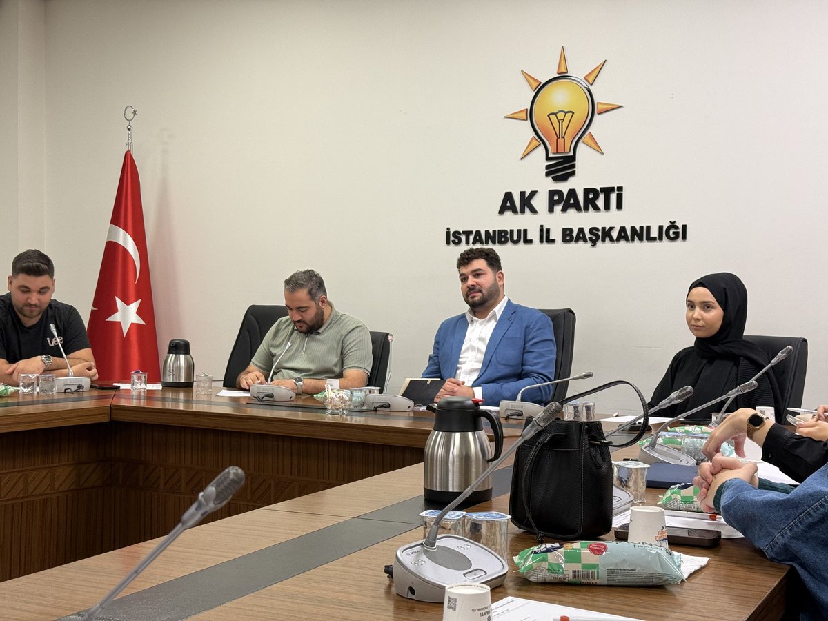 İl Başkan Yardımcımız , Yeni Seçmen Birim Başkanımız <a href="/hasimkilicer_/">Haşim Kılıçer</a> başkanlığında İlçe Yeni Seçmen Başkanları Toplantısı gerçekleştirildi.

Yeni Seçmen Teşkilatımızın enerjisi ve heyecanı İstanbul'un her lisesinde 💥