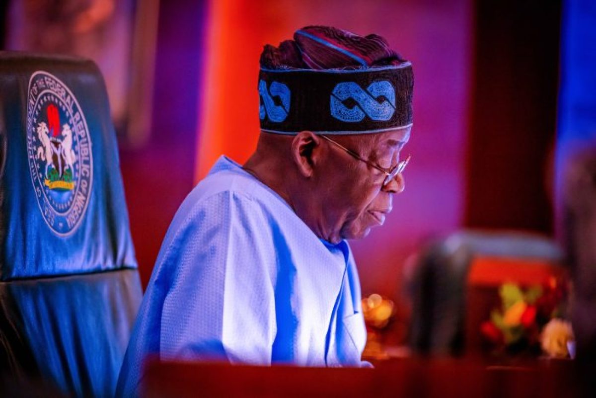 ADCVanguard_'s tweet image. The ballots won’t decide Tinubu’s fate, his failures already did.
Nigerians are just here to stamp the certificate of exit. 
Retweet if you have made your mind to vote him out!