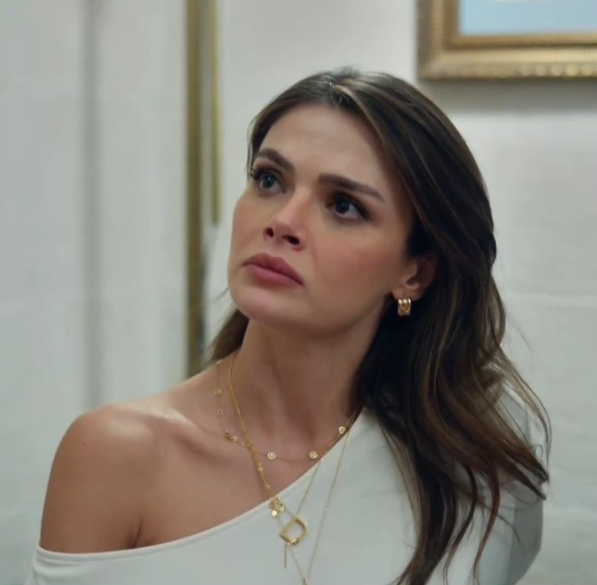 Eski kocası dirildikten sonra kendini toparlayıp saçını dysonladıktan sonra herkesin önünde cihanı seçmiş.. İmparatoriçedir
#UzakŞehir