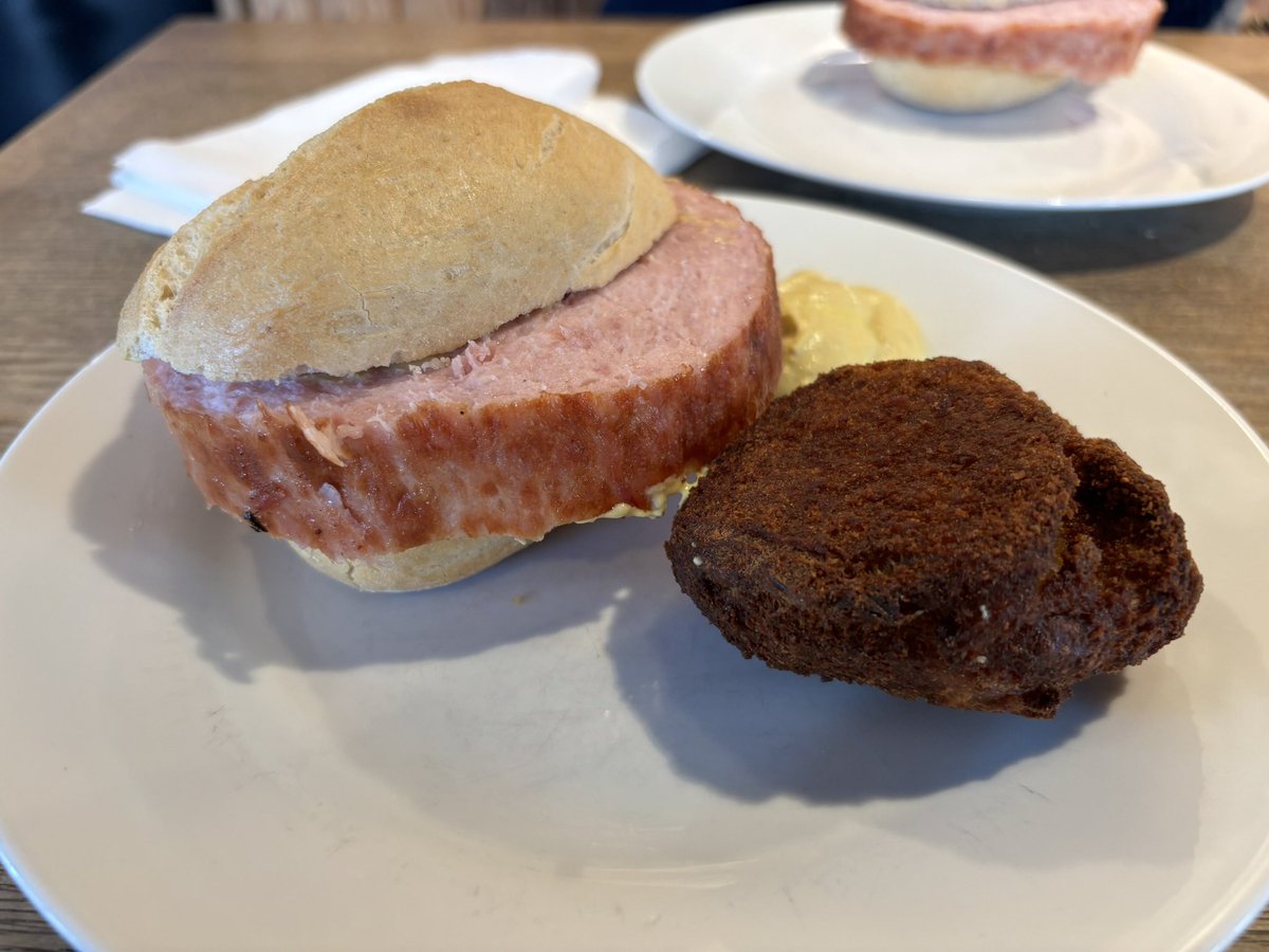 Fischbeker81's tweet photo. @arminiusdd @VinzenzmurrDE 2,70 € allerdings in Hamburg bei örtlichen Metzger https://t.co/fKiecu8ft6