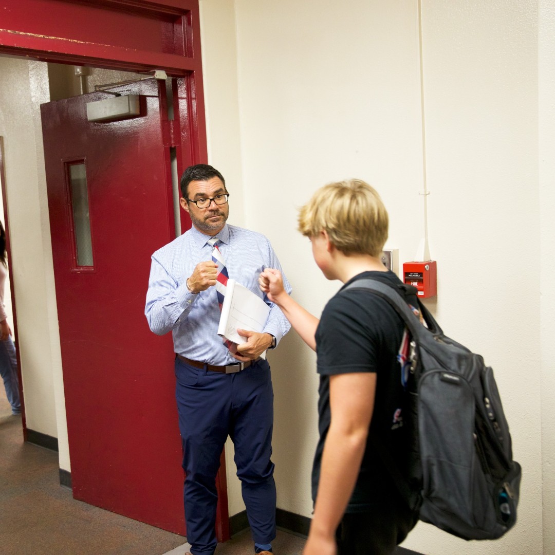 my_pcs's tweet image. October is #NationalPrincipalsMonth! 👏 Principals go above and beyond to support students, families, and staff every single day. Let’s take a moment to celebrate their leadership and dedication. Tell us about your favorite principal in the comments! ⬇️