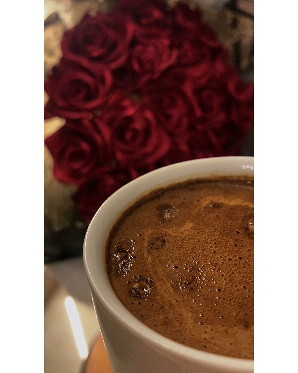 أنا من تِلك النساءالتي تُصادفها مَرة، وتتذكرها عُمر .♥️🥀