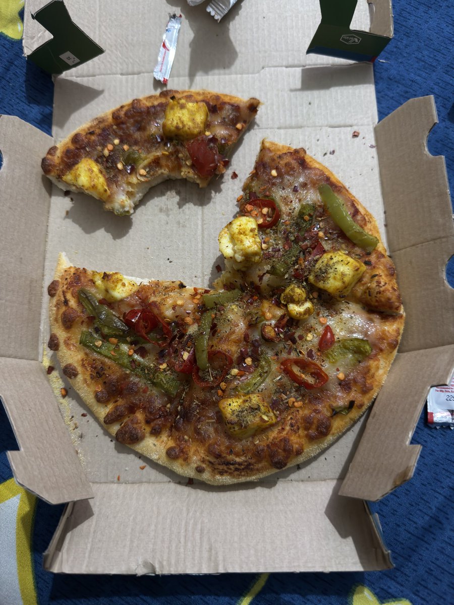 Junkievk's tweet photo. @dominos_india Bagalur Cross store just served me the most pathetic excuse for a pizza. Stone cold, rubbery, not even remotely edible. Paid ₹423 for garbage. You people are straight up scamming customers. Shame on you. https://t.co/c9ZXP6HXYi