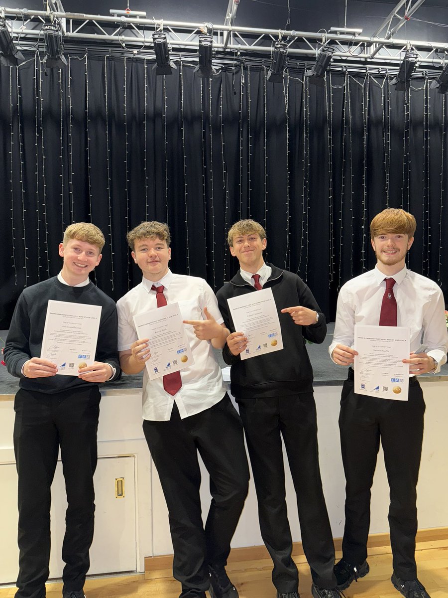 CaldervaleHigh's tweet photo. Congratulations to these superstars who attained their L6 Emergency First Aid at Work ⛑️ 🩹 https://t.co/bxWFihageU