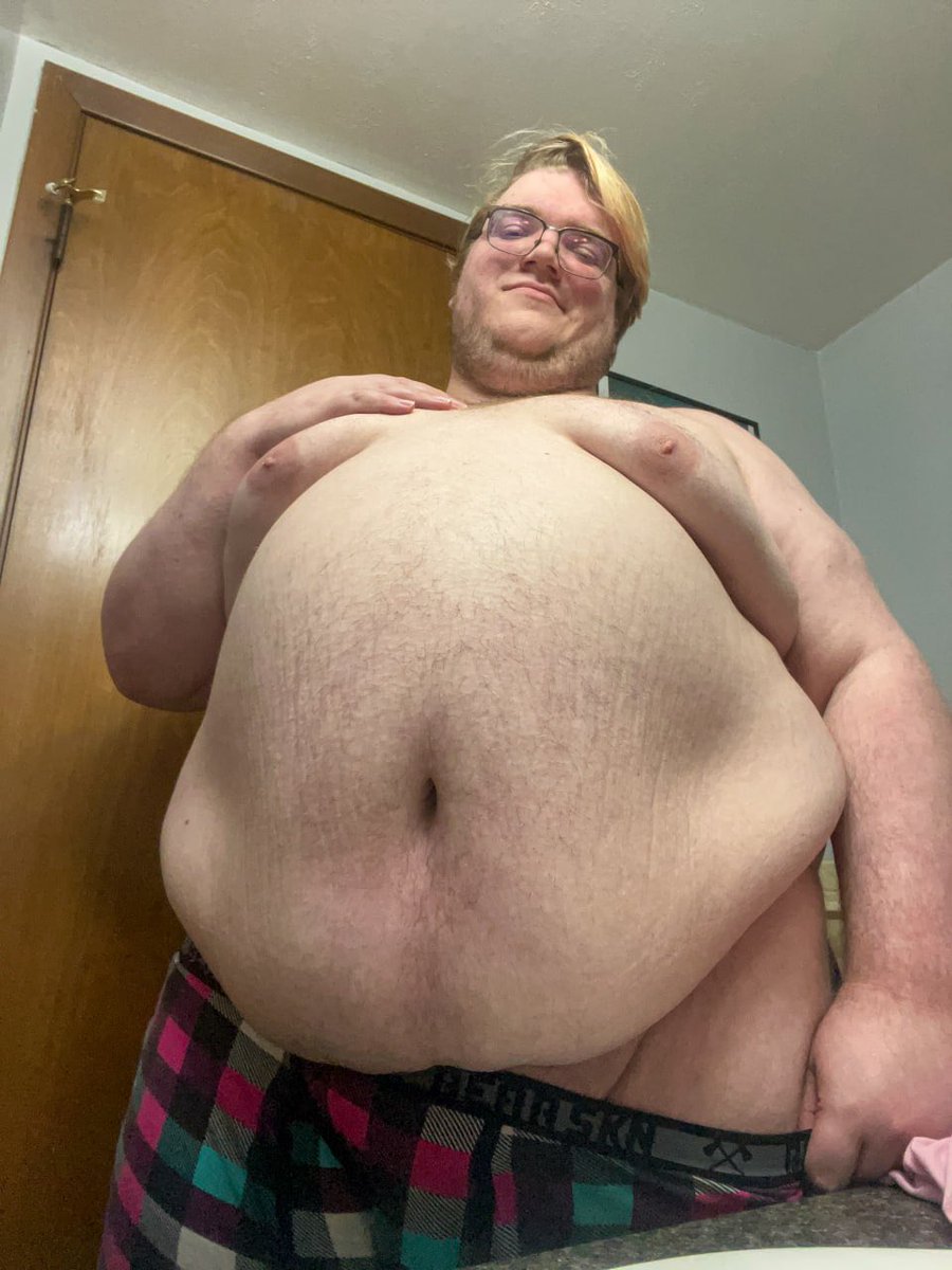 I forgot to post for #tummyTuesday so how about #WideWednesday 🐶