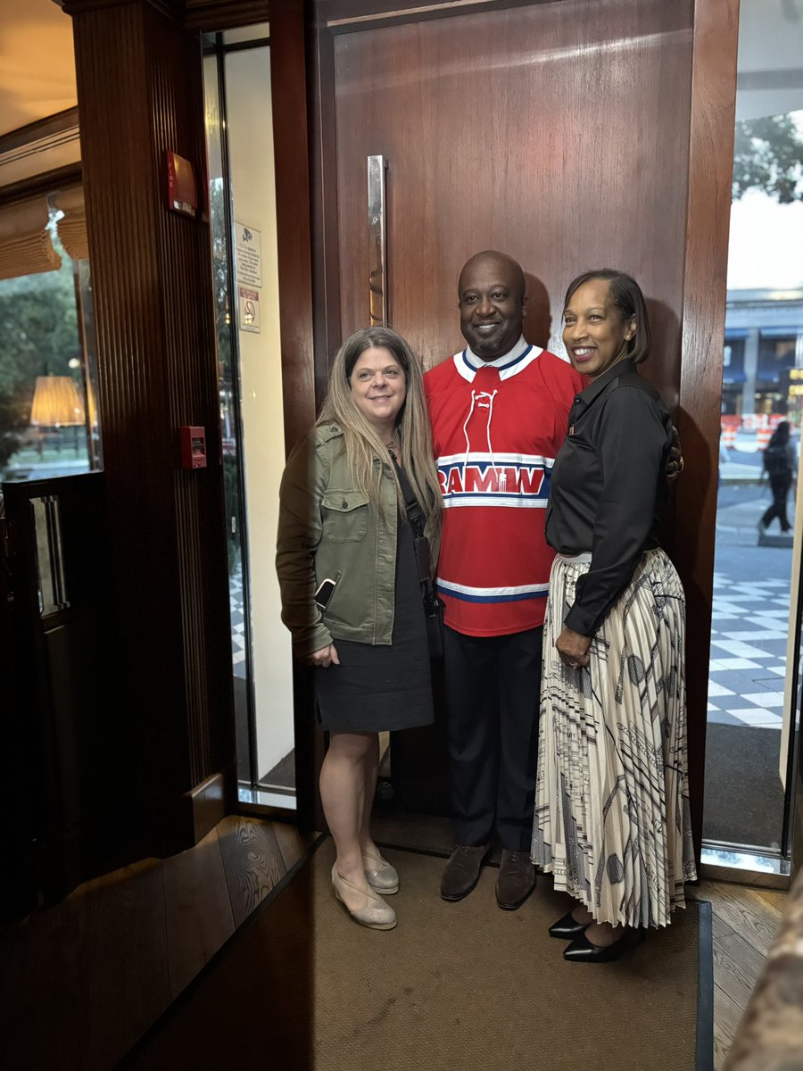 SmallBizDC's tweet image. This October, #TogetherWeDine is about more than great food—it’s about reconnecting with our community. When we dine small and local, we support our neighbors and keep #DC thriving.

Learn more at togetherwedine.org