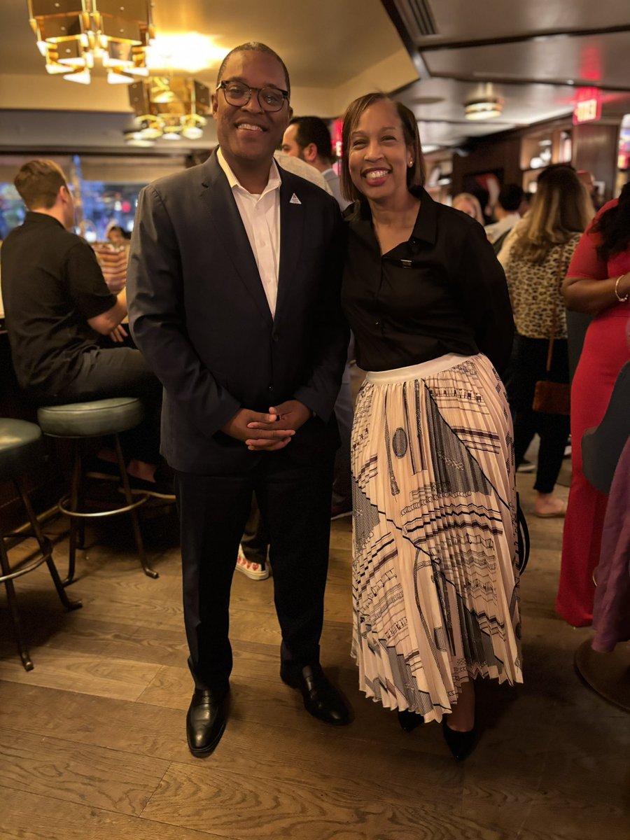 SmallBizDC's tweet image. This October, #TogetherWeDine is about more than great food—it’s about reconnecting with our community. When we dine small and local, we support our neighbors and keep #DC thriving.

Learn more at togetherwedine.org