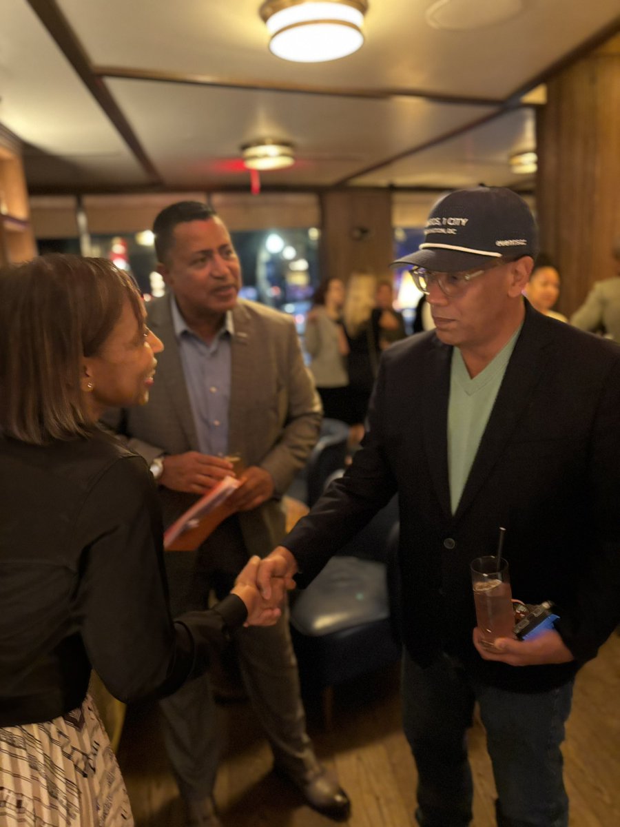 SmallBizDC's tweet image. This October, #TogetherWeDine is about more than great food—it’s about reconnecting with our community. When we dine small and local, we support our neighbors and keep #DC thriving.

Learn more at togetherwedine.org