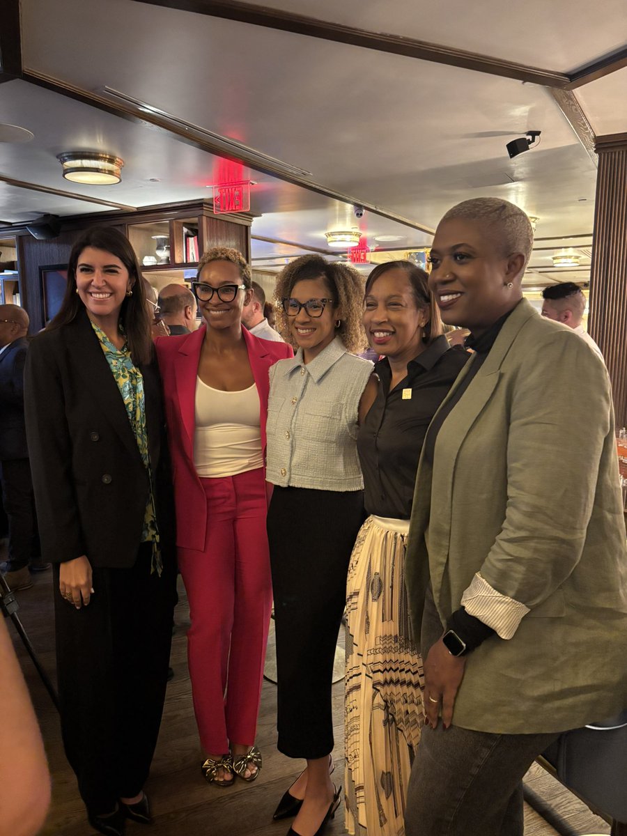 SmallBizDC's tweet image. This October, #TogetherWeDine is about more than great food—it’s about reconnecting with our community. When we dine small and local, we support our neighbors and keep #DC thriving.

Learn more at togetherwedine.org