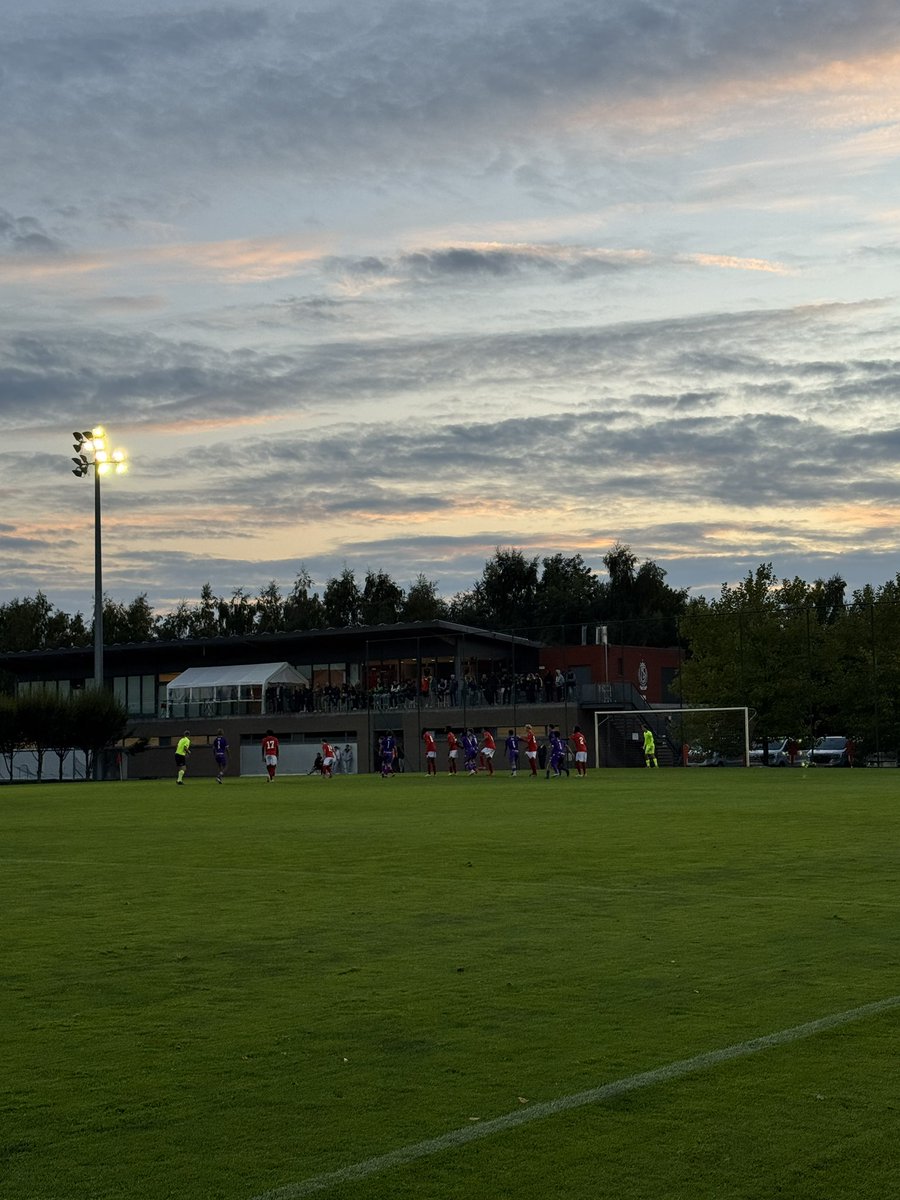 Défaite de nos jeunes Rouches en Coupe U19 face au Beerschot (1:3). But de Kielo. Compo: Durka, Vanherf, Ndjeuga, Da Silva (Fraipont), Olivier (Malamba), Kilic (Sarrouj), Makiese, Chedid, Lambrix (NSalambi), Kielo, Ouedraogo (Lottin). Les + Fraipont, Da Silva et Prince. #rscl