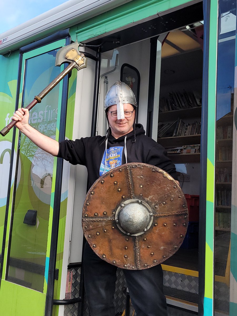 DMMacphail1's tweet photo. SCHOOLS! I'm out and about this autumn. Aliens, Vikings, history! Get in touch! https://t.co/xHQPLONlyr