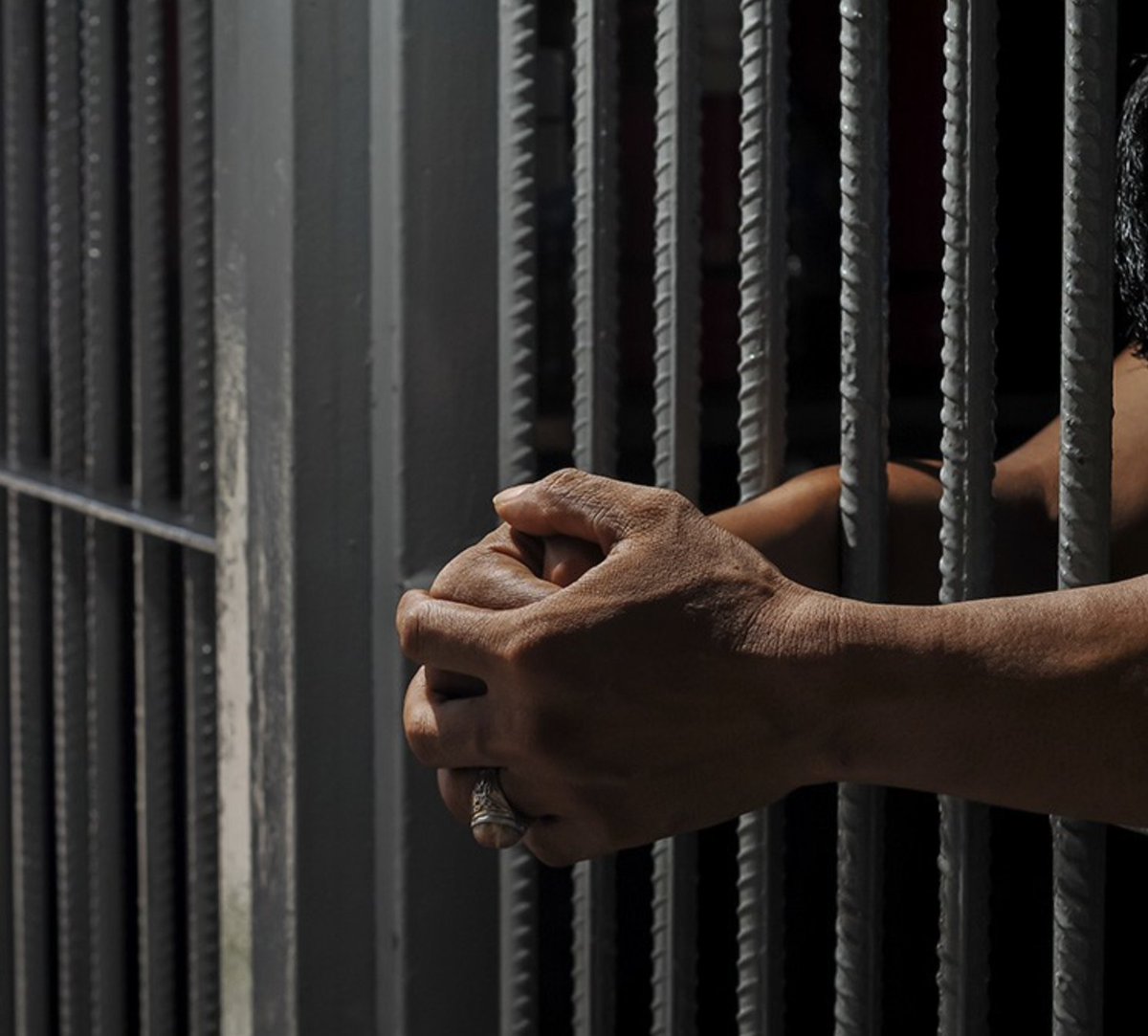 UNHumanRights's tweet image. For 11.5 million people worldwide, freedom from prison is merely the first step. The real test begins as they return to their home.
A new UN Human Rights report highlights the systemic barriers ex-prisoners face: stigma, discrimination, lack of support services, unrestricted…