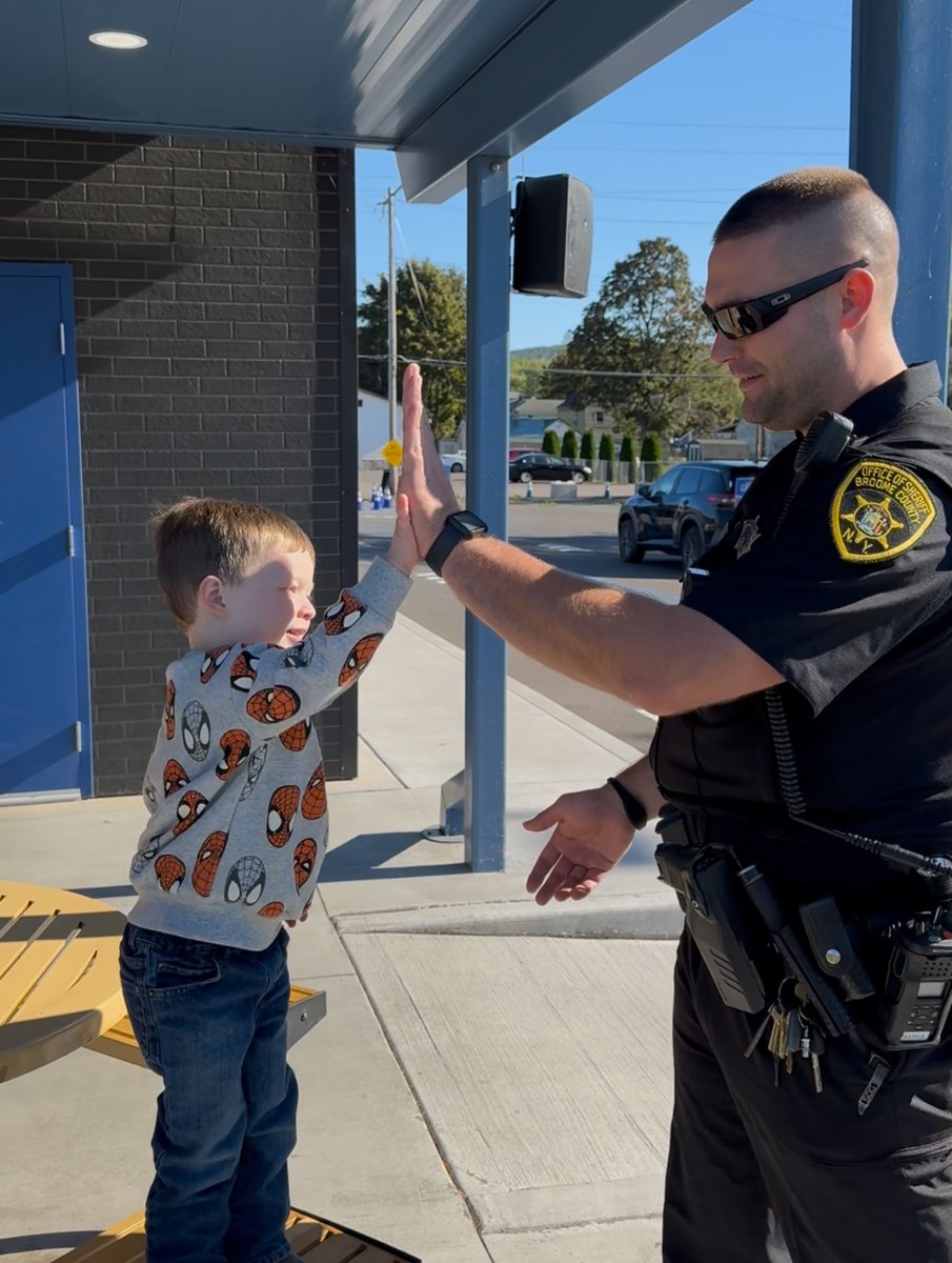 𝗣𝗛𝗢𝗧𝗢𝗦: 𝗖𝗼𝗳𝗳𝗲𝗲 𝘄𝗶𝘁𝗵 𝗮 𝗖𝗼𝗽 𝗶𝗻 𝘁𝗵... ocv.im/RkvPwdH