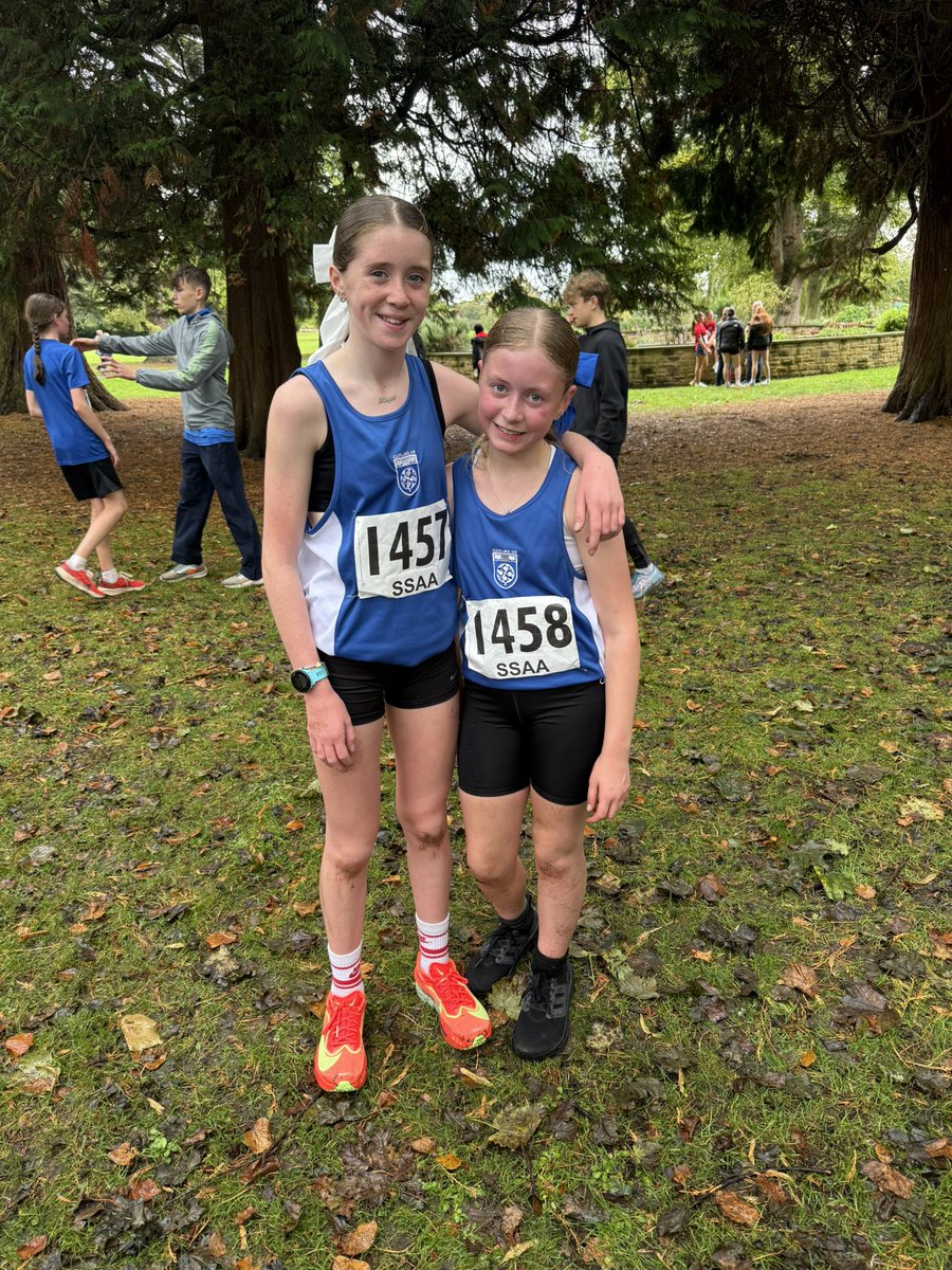 jennib1987's tweet photo. Allyssa and Layla both ran fabulous in the S1 SSAA road race today! Thanks @McClaffertyPE for organising. 💙🤍 @CarlukeHS @CarlukeHS_PE https://t.co/BP052tSXD9