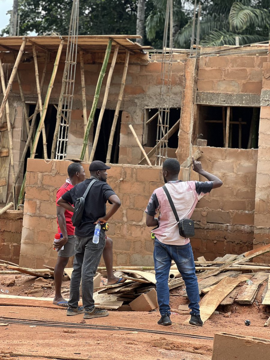 Angelasa2101's tweet image. Another solid day on the Enugu project ✅
Sun, sweat, and steady progress. We’re not just working ,we’re creating something that’ll speak for itself.
WORKFLOW 🚧💯
#Construction #architectureanddesign #architecture #JiminxDior