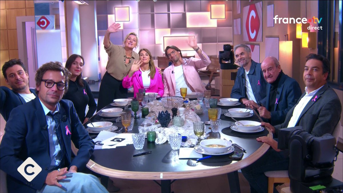 cavousf5's tweet photo. #CàVous, c'est fini pour ce soir ! On se retrouve demain, dès 19h, sur France 5 ! 👋 

D’ici là, vous pouvez nous retrouver en replay sur @FranceTV et en podcast sur toutes les plateformes de streaming 👉https://t.co/RrdX4mC8OR 📱 https://t.co/JGgKwK9G1S