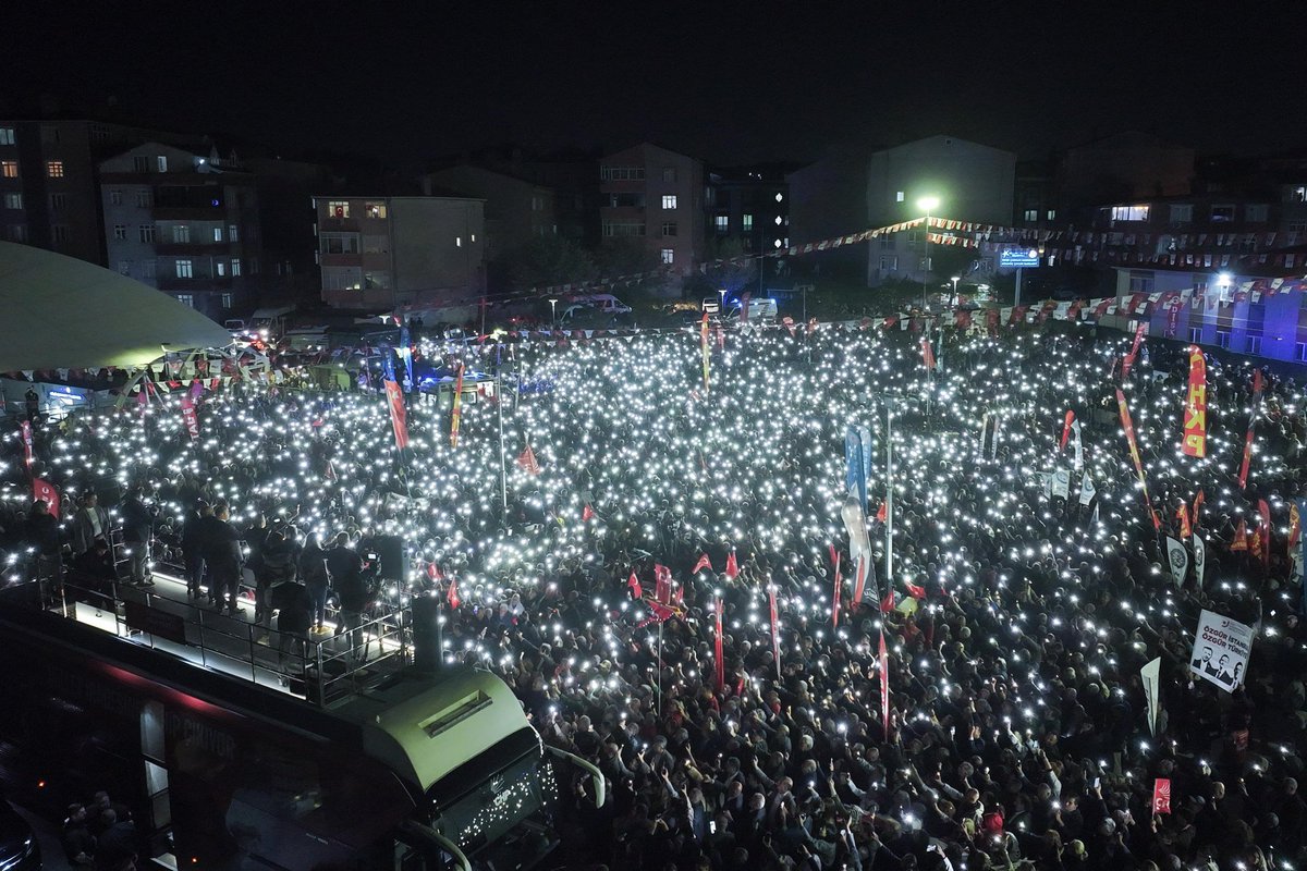 Milletimizin iradesine sahip çıkmak, bu adaletsiz düzeni değiştirmek isteyen binlerce kişi Küçükçekmece’deydi.

Demokrasiye, özgürlüğe ve eşitliğe olan inancımızı tekrarlıyor, birlik, dayanışma ve umudun gücüyle aydınlık yarınlara yürüyoruz. 🇹🇷