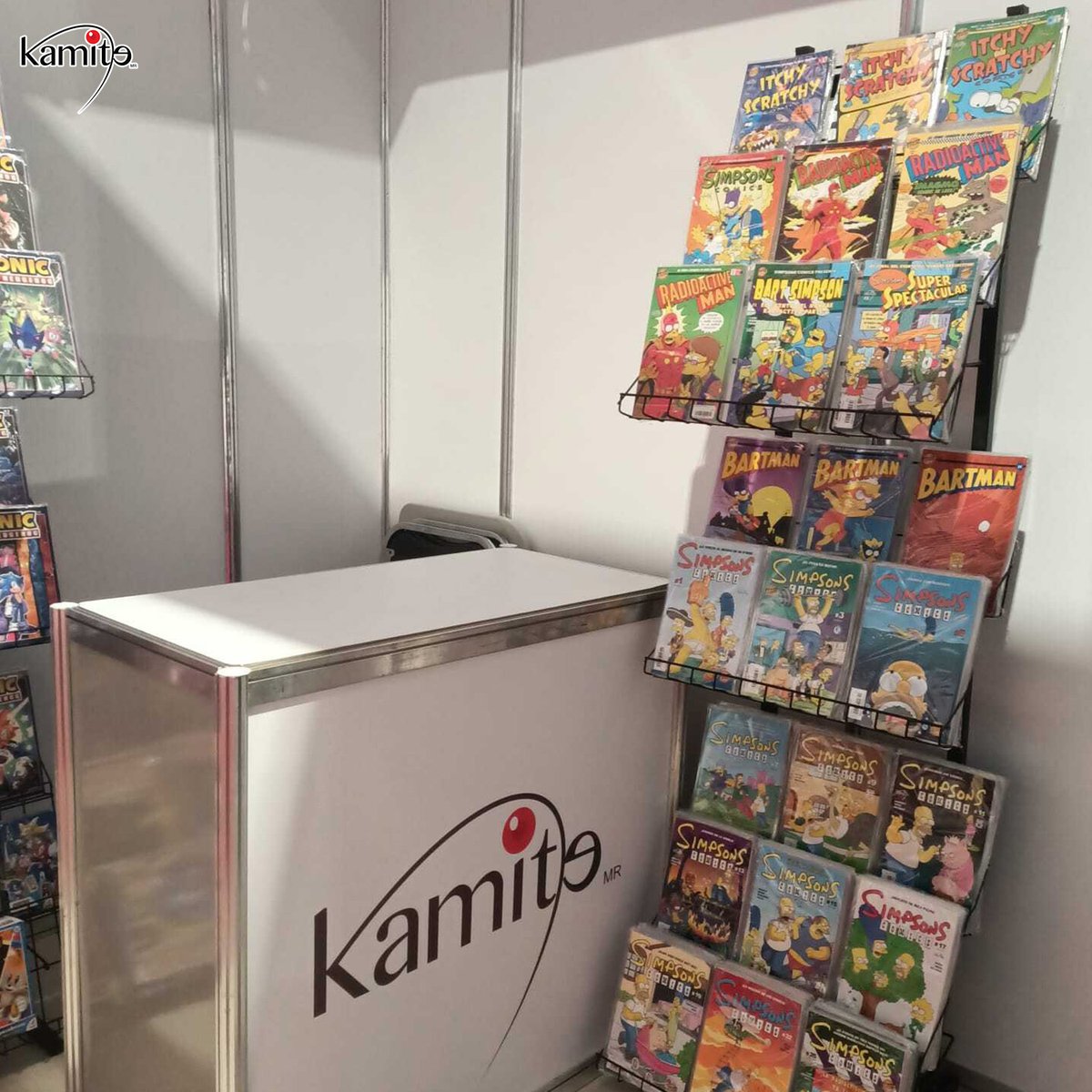 kamite_manga's tweet photo. 🗓️✨ 📚¡Prepárense para soñar y aprender con #Kamite en #Papirolas 2025! 🤩
A partir de hoy al 5 de octubre, niñas, niños y jóvenes podrán sumergirse en #kamitítulos llenos de fantasía, magia, aventura y ciencia ficción. 🪄😮💖 https://t.co/V4dxAsVJlI