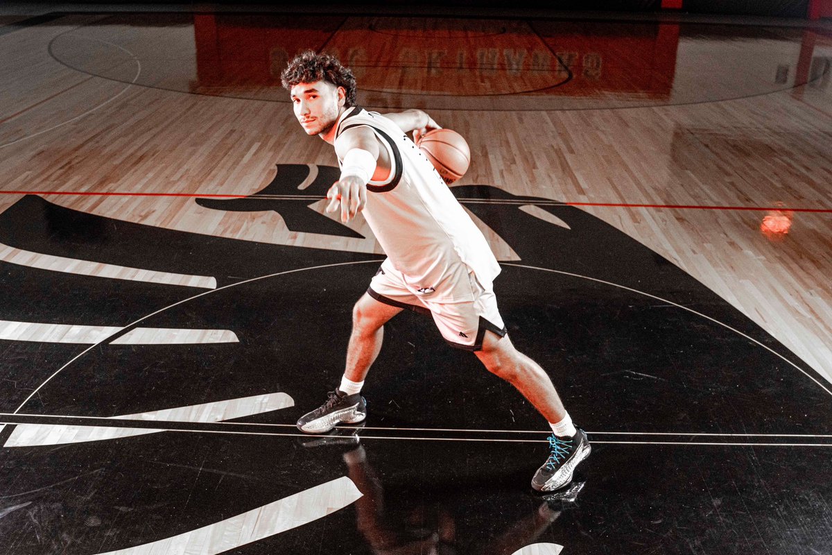 🚨2025-26 Skyhawks MBB Introductions🚨

#2 JP Schilling <a href="/jp_schilling23/">John Paul Schillng</a> 

🏠 Sterling, IL
🏀 SO 6’0 PG / Great Facilitating PG with ability to score 
➡️ Returning Starter: Avg 7.2ppg 5.7apg 2.2rpg
<a href="/CoachSharp13/">AJ</a>