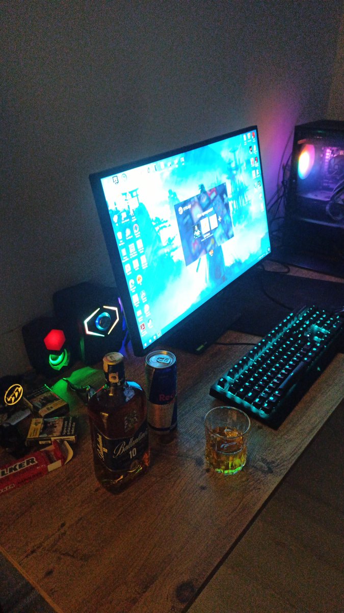 Sanmakla sınanır insan;
Zannettiğiyle yanılır,
İnandığıyla yıkılır.