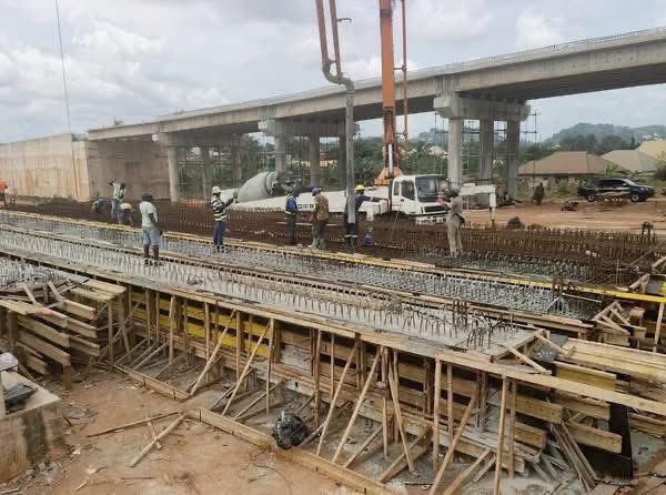 IMPORTANT PUBLIC ANNOUNCEMENT 

This is to inform the general public especially motorists, that as a result of casting and placement of pre-stressed beams on the ongoing flyover at Onyearugbulem/Shagari along Ilesha-Akure-Owo expressway, the highway will be closed for 5 days