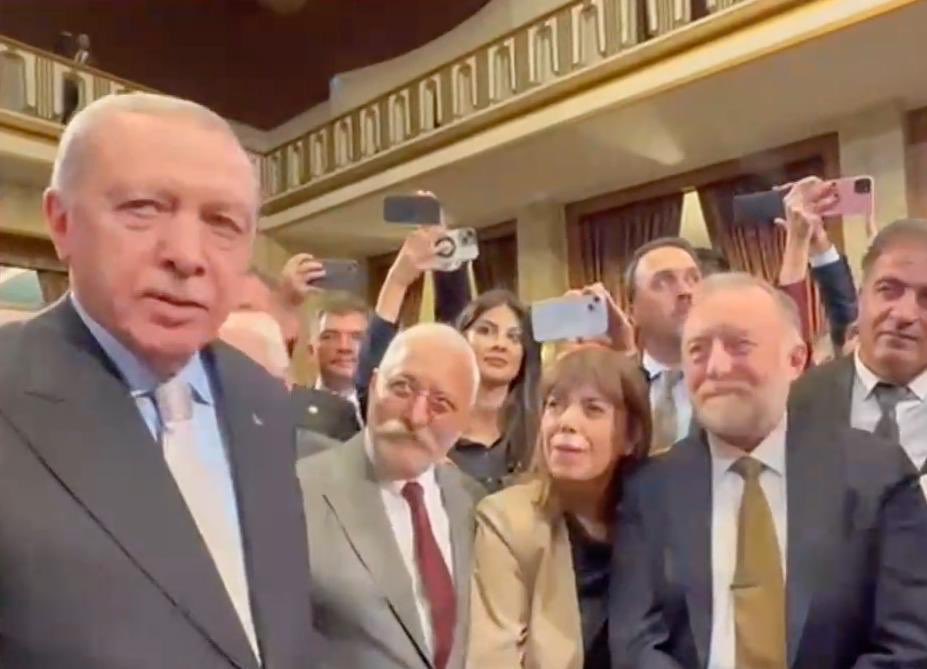 Bugün meclisteki 'meşruiyet' fotoğraflarıyla CHP'nin tek başına muhalefet partisi olduğu artık daha net.