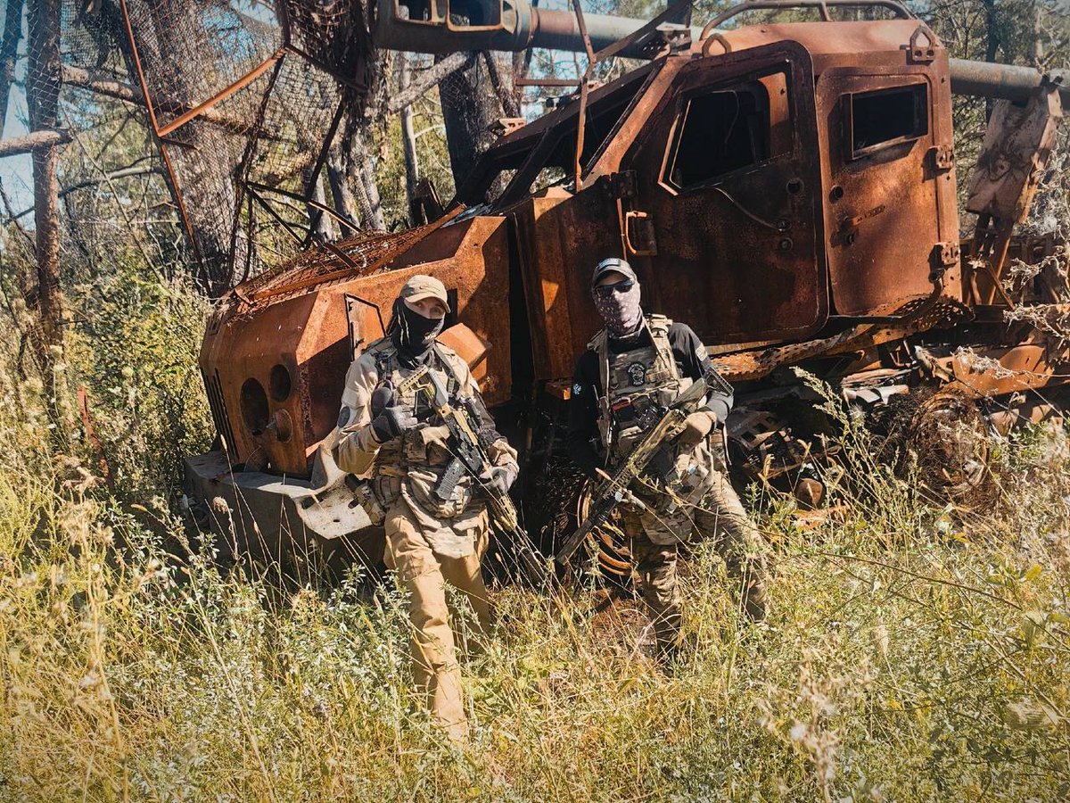 Ghost132607472's tweet photo. 5785/
1-2. Destroyed 2S22 "Bohdana" self-propelled howitzer of the AFU on the Tatra Phoenix chassis.
3. A #Leopard2A4 tank and also destroyed. https://t.co/08N5RsiMSY
