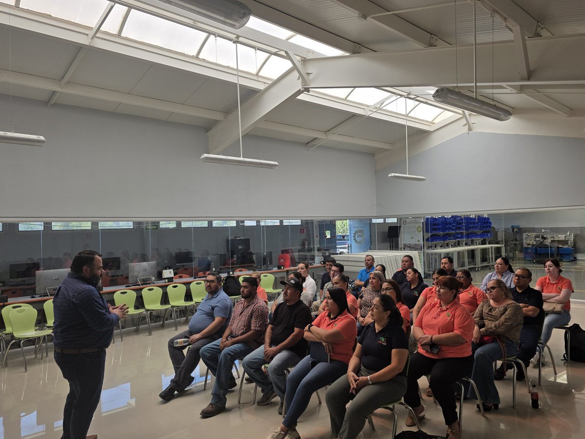 Ceremonia de bienvenida al Lic. Carlos Alberto Herrera Avendaño, quien asume con entusiasmo el cargo de Director de nuestra institución.

¡Estamos listos para seguir creciendo juntos! 🚀

#SomosCecytecAcuña
#SomosCECyTE
#OrgulloCECyTE
#ImpulsoEducativo
#CECyTEEMSaDCoahuila