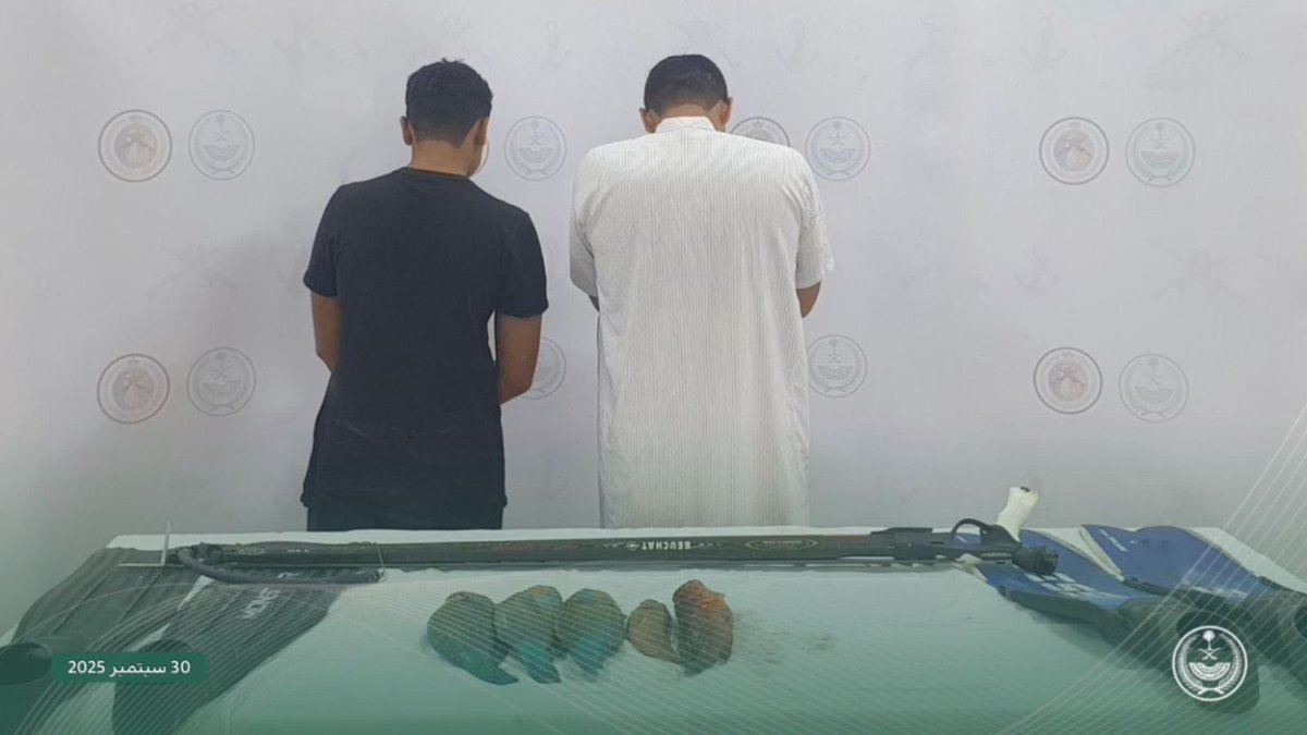 AlaTwasl70817's tweet image. 🚨 حرس الحدود
في منطقة تبوك، تم ضبط مواطنين مخالفين للائحة الأمن والسلامة لمزاولي الأنشطة البحرية لممارستهما الصيد دون تصريح، وبحوزتهما أسماك مصيدة ⚓🐟

#حرس_الحدود
#الأمن_البحري
#صحيفة_اخباركم_الالكترونيه