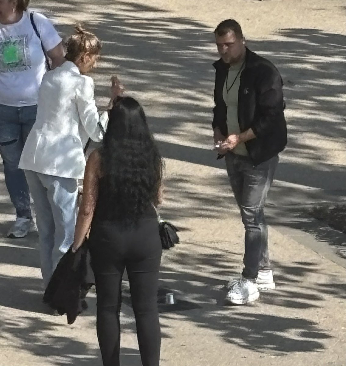 IiiSergay's tweet photo. Watch out, Watch out. Scammers Eiffel Tower Paris   01/10/25 Where is the ball game. Don’t play Don’t engauge . They’ll ruin your holiday. #ScamWarning #CRS #touristparis #policeparis #eiffeltower https://t.co/QVdJXGgVZA
