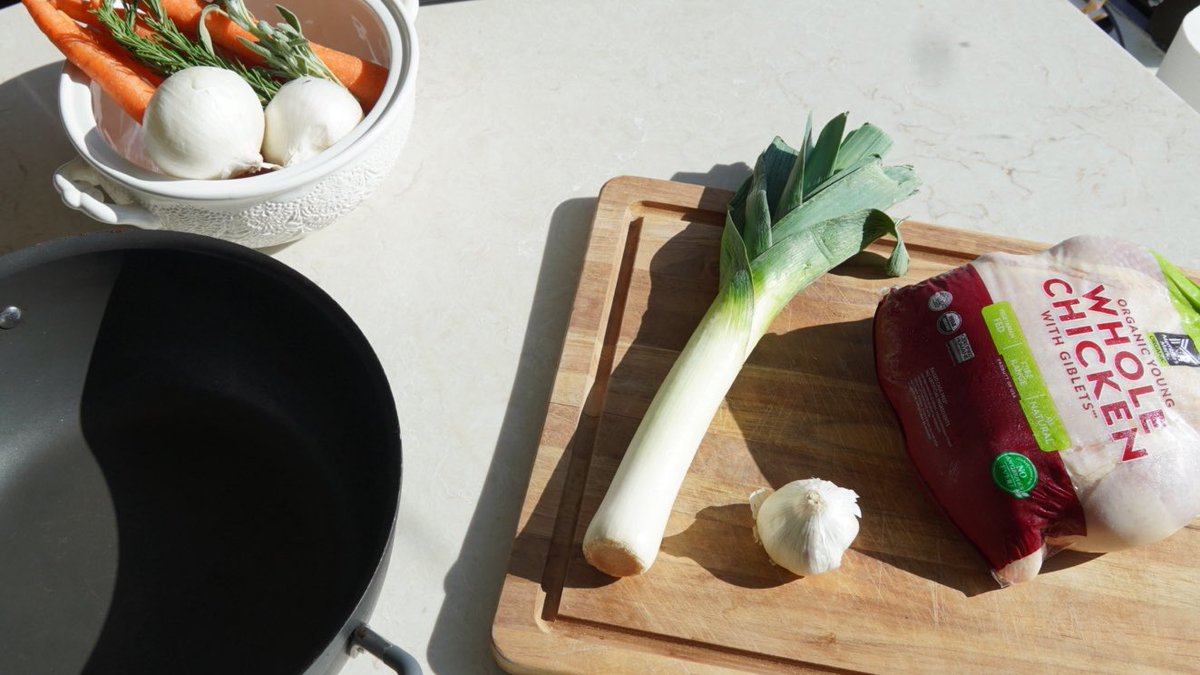 SimplyRealFood's tweet photo. Making bone 🦴 broth today! https://t.co/BOUIA0vyY3