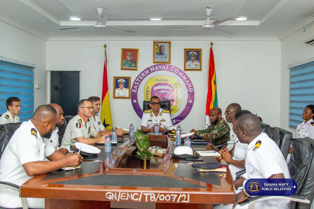 Intelligency225's tweet image. #Ghana 🇬🇭 #France 🇨🇵 | Since September 30, 2025, the French amphibious helicopter carrier Tonnerre has been docked at the Port of #Tema for four days. During this period, joint exercises with the Ghana Navy will take place.