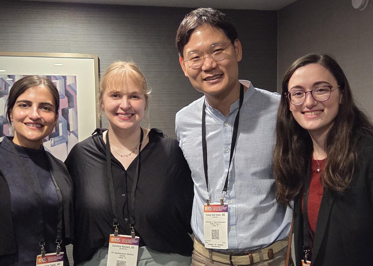 UTSW_RadOnc's tweet image. Our residents and faculty had an amazing time at our residency program meet and greet during #ASTRO2025! Always great to have the opportunity to connect with potential residents.