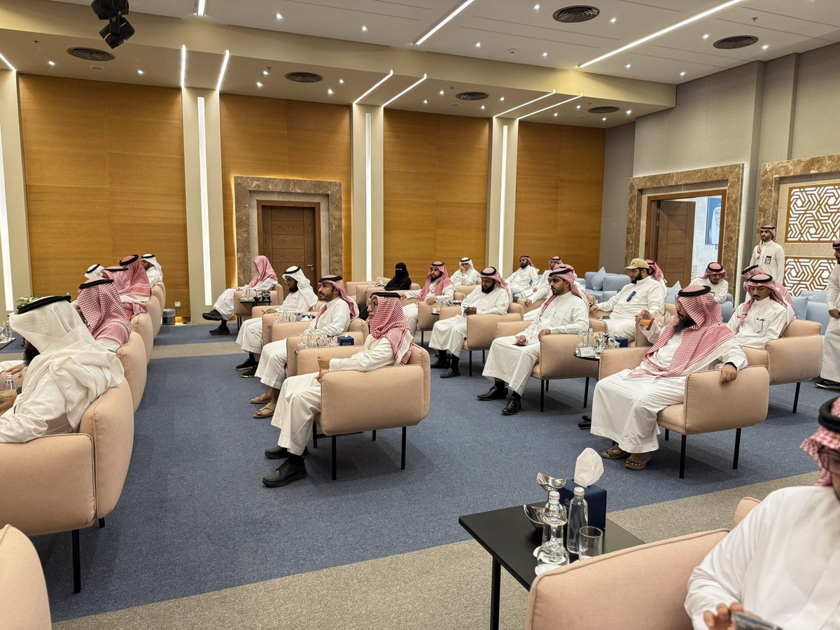 انطلاقًا من دور #مجلس_المؤسسات_الأهلية في تعزيز التنسيق والتكامل، وبالشراكة مع مؤسسة عبدالقادر المهيدب لخدمة المجتمع، نظّم المجلس لقاءً تشاركيًا جمع المؤسسات الأهلية في شرق وشمال المملكة، امتدادًا لما بدأه في لقاء المؤسسات الأهلية غرب المملكة، لاستكمال جسور التعاون، وتحويل