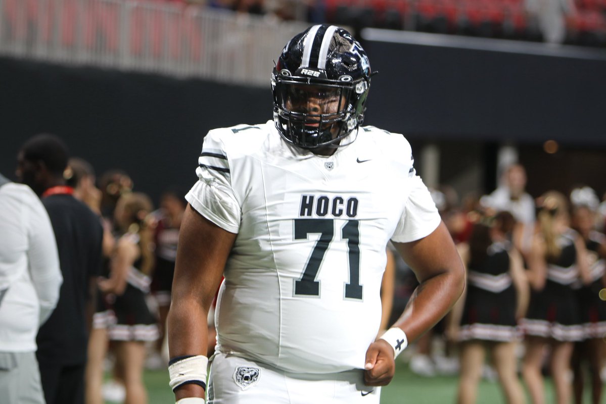 2027 OL Braylin Mills continues to have Georgia near the top of his board. The Houston County star was back in Athens over weekend and Georgia did not disappoint. #GoDawgs

Story: on3.com/teams/georgia-…