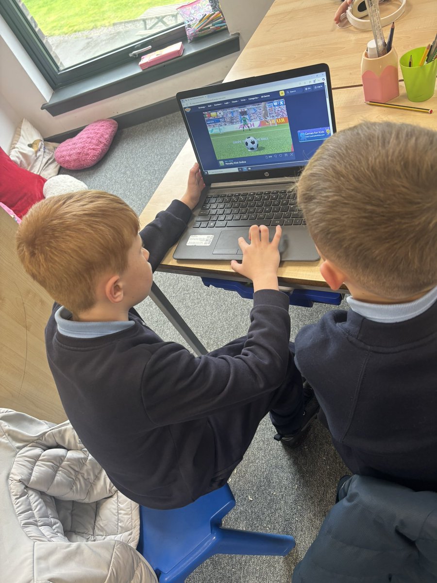 Mrs Maxwell tweet media