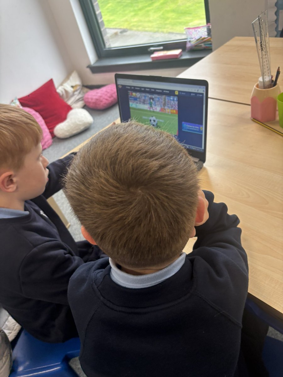 Mrs Maxwell tweet media