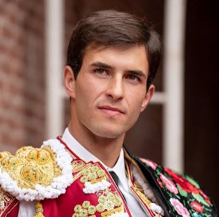 ULTIMA HORA Retroceso en la evolución de SAMUEL NAVALÓN tras el percance de Algemesí.
La buena noticia que dábamos ayer fue un oasis. De vuelta tuvo que ser intubado y sedado.
La fisura en la tráquea no le permite respirar por sí solo.
Cautela y preocupación.
#FuerzaSamuelNavalon