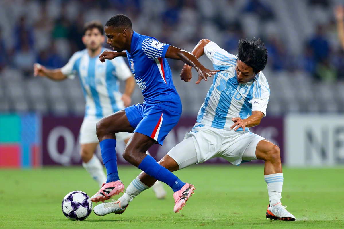 O Shanghai Shenhua ficou no empate por 1x1 contra o Ulsan HD

Gols de Luis Asué e Gustav Ludwigson