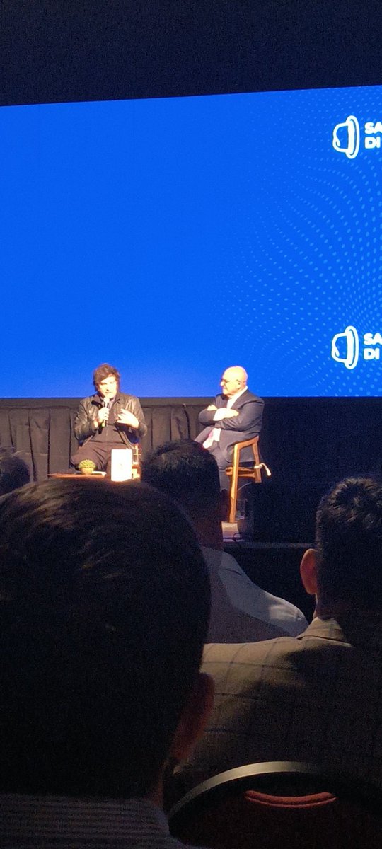 FedeBiagioli's tweet photo. Cambia la música
Ahora hay que cambiar el paso. 
@SalvaDiStefano y conversatorio con @JMilei (abro hilo). Un espacio para la literatura, la economía y la política. https://t.co/7wR5w6PCQU